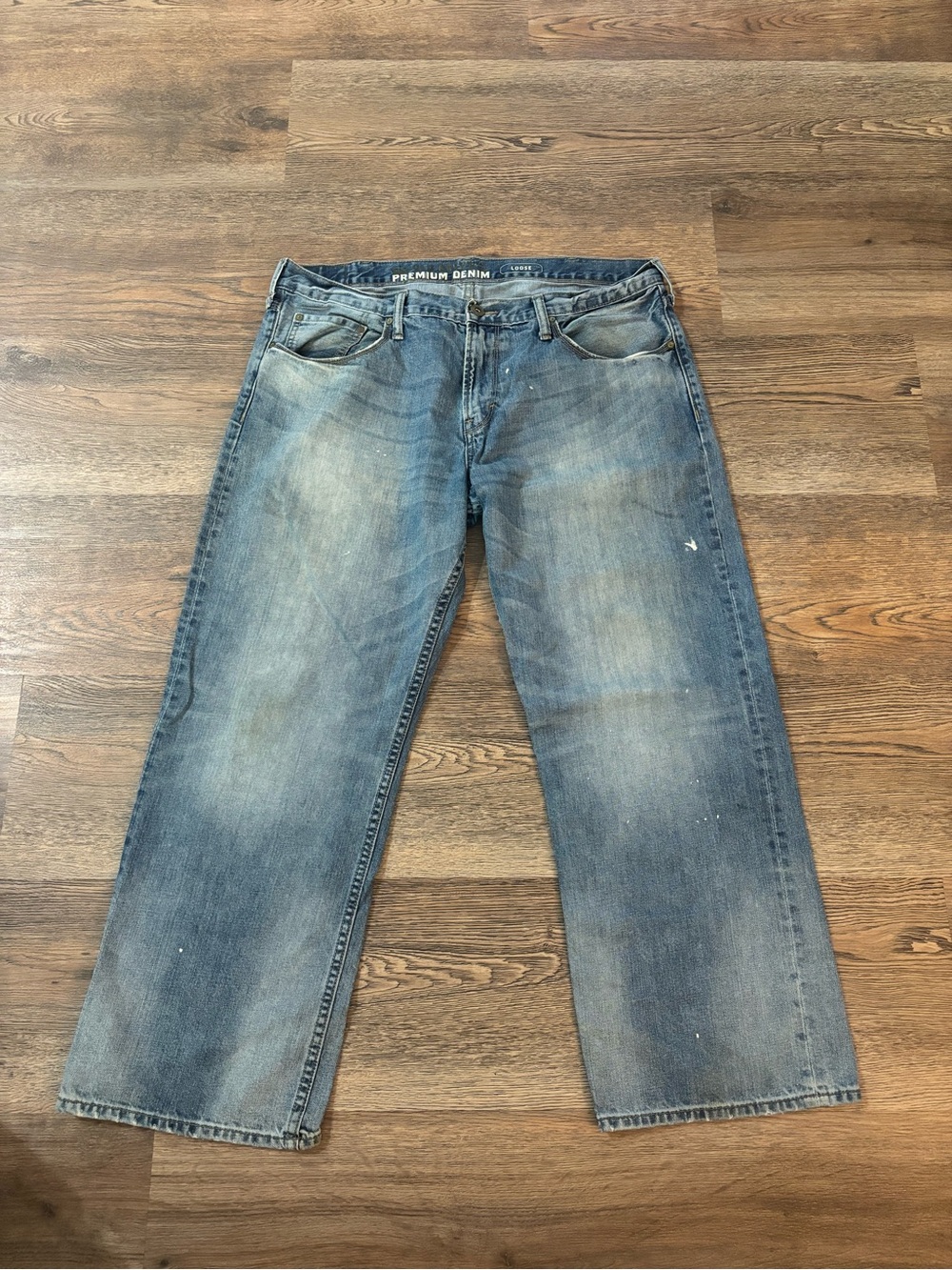 Old Navy Men’s Blue Washed Jeans loose Fit size
38x30 - (measure shorter 28”)